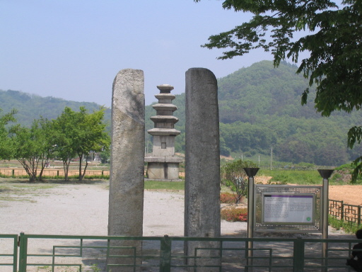 박물관 속으로의 여행, 일죽나들목 근처 국도에서 채 10미터도 되지 않는 곳에 있다 